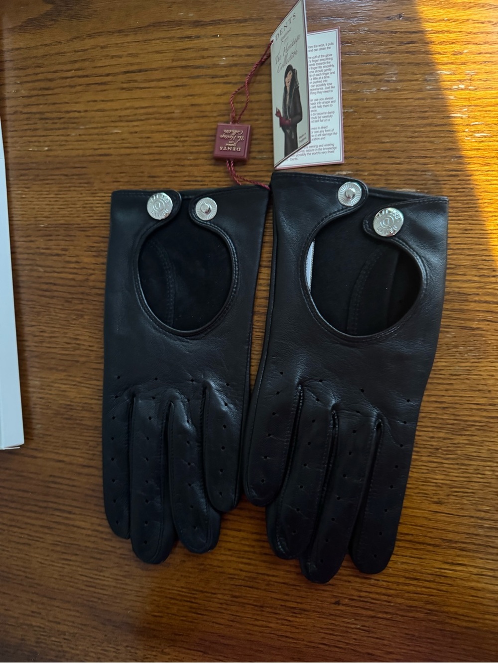 Women’s Black Leather Driving Gloves with Snap Closure